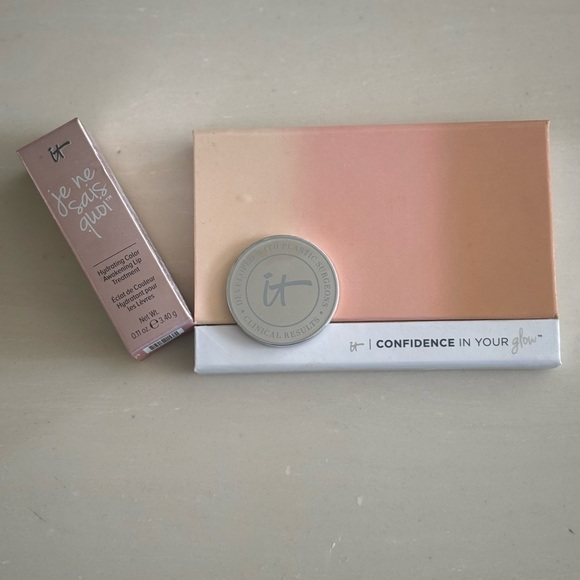 IT Cosmetics Confidence in Your Glow Palette with Je Ne Sais Quoi Lip Balm - Picture 1 of 4